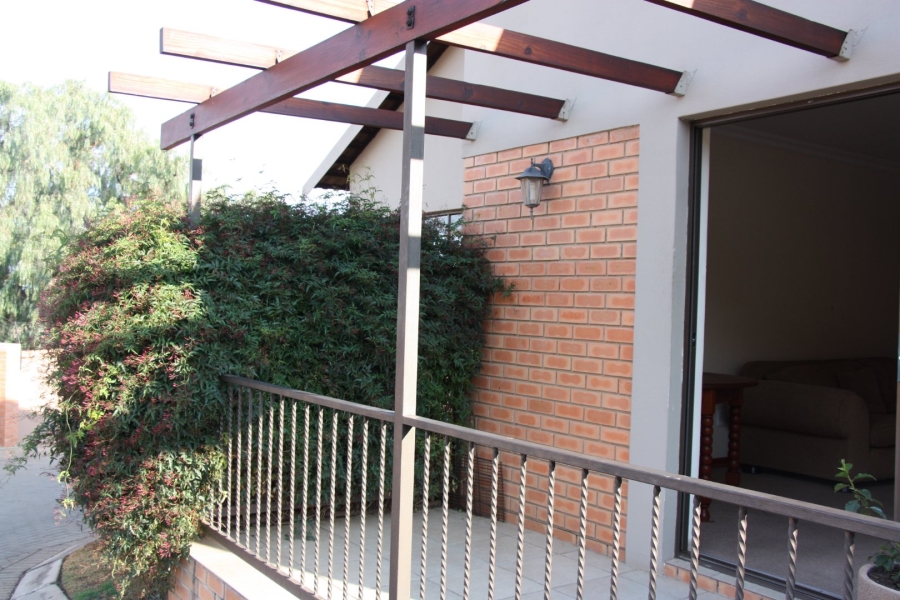 2 Bedroom Property for Sale in Langenhovenpark Free State